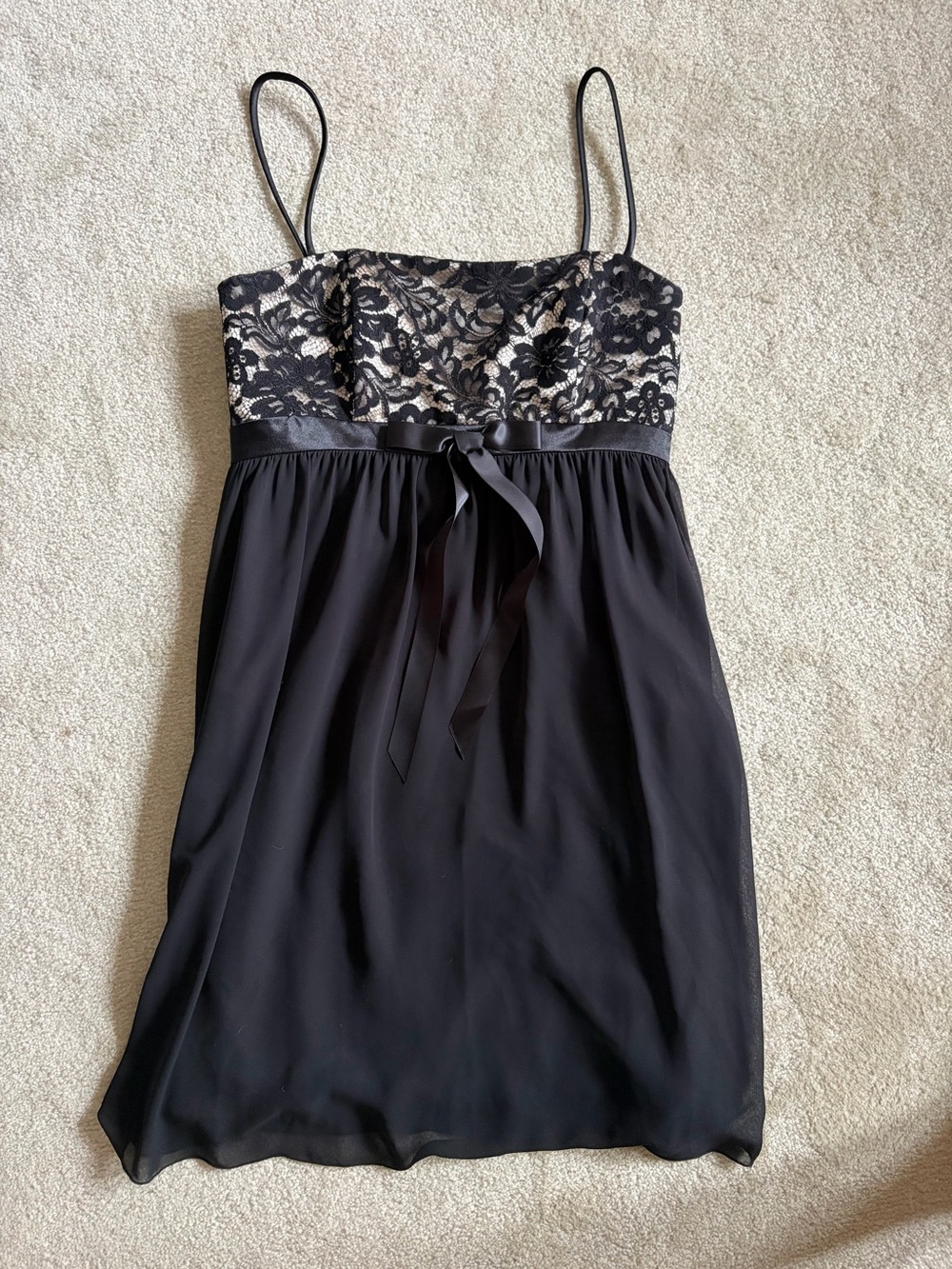 🔥 SALE! 5 for $20 🛍️ Vintage Black Lace-Top Spaghetti Strap Dress
